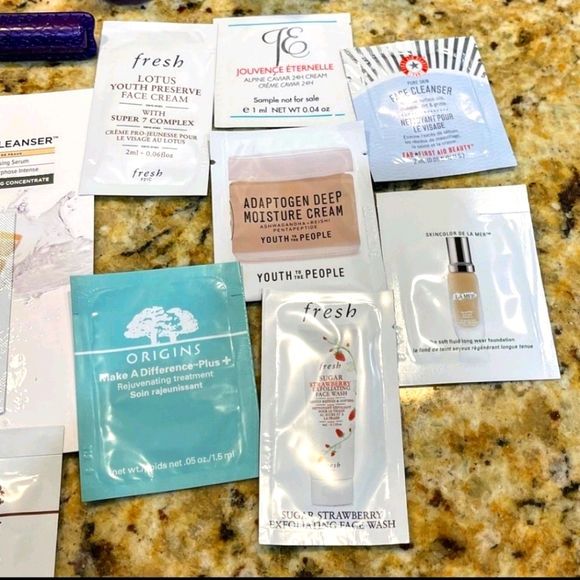 ❤25 pc Skincare Sample Bundle + Cosmetic Bag❤ - Picture 5 of 7